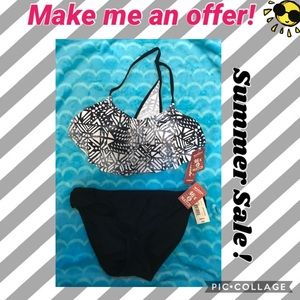 BNWT! Juniors Size S. Flounce 2piece swimsuit!